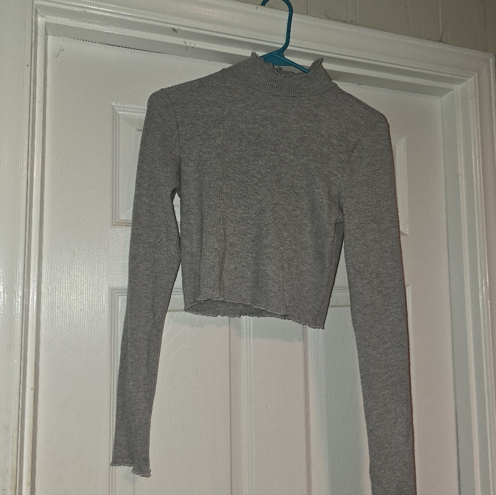 Aerie Gray Long Sleeve Crop Top